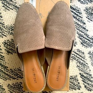 Indigo rd. Taupe fabric mules